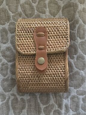Woven Straw Crossbody Pouch with Leather Snap